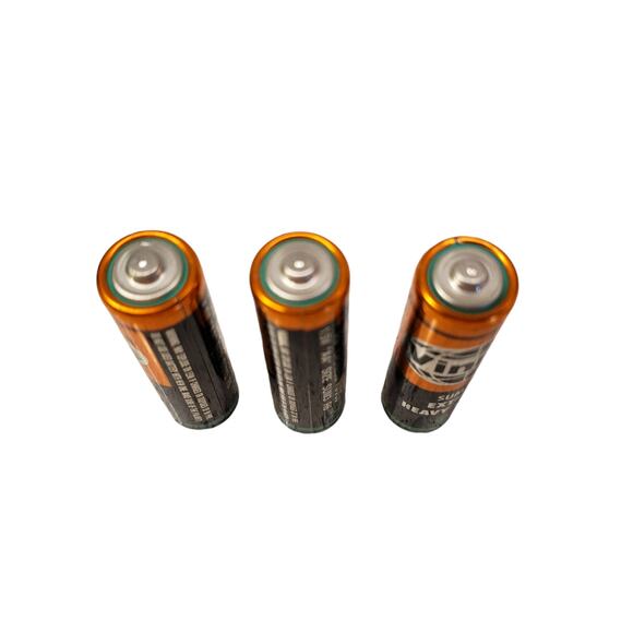 VINTAGE Vinnic AA Battery SUM3 1.5 Volt Extra Heavy Duty Orange Black Collector - Picture 6 of 8